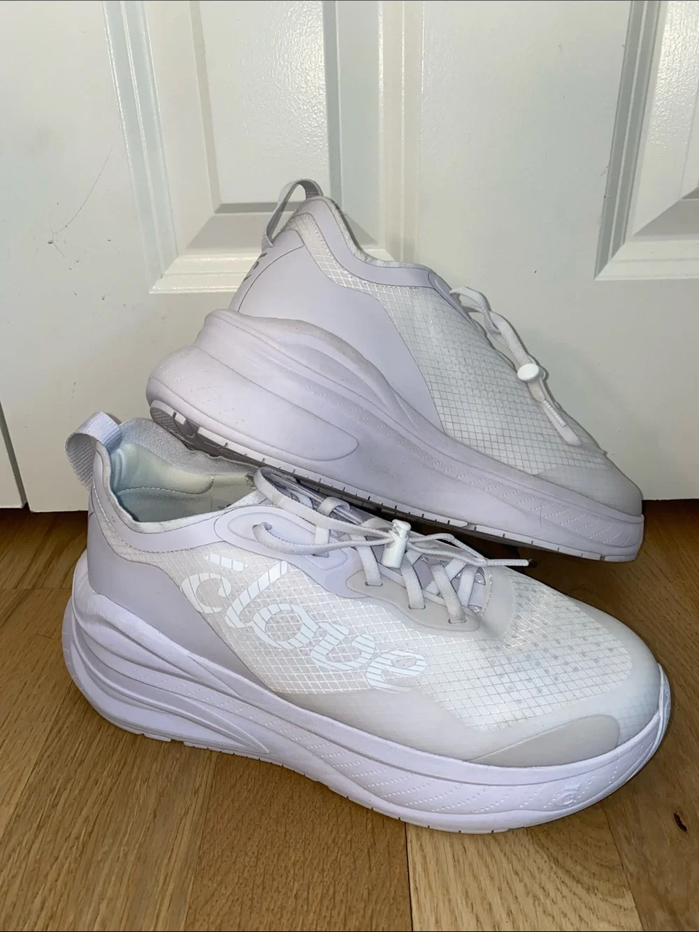 Clove Nursing Athletic All-White Casual Lace-Up Sneakers size 9